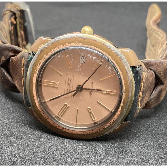 Vintage United Colors of Benetton by Bulova Leather band Dakota watch main image 6